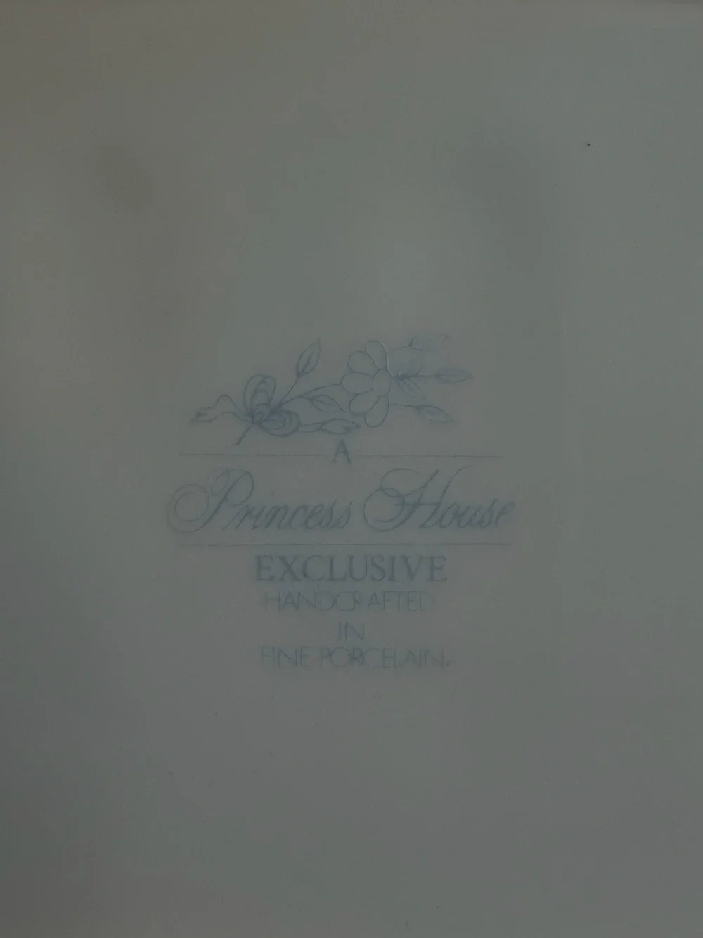 Princess House Exclusive Floral Ribbon Soap Dish & Toothbrush Holder